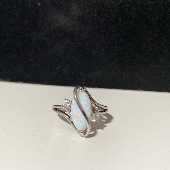 RING - Picture 1 of 2